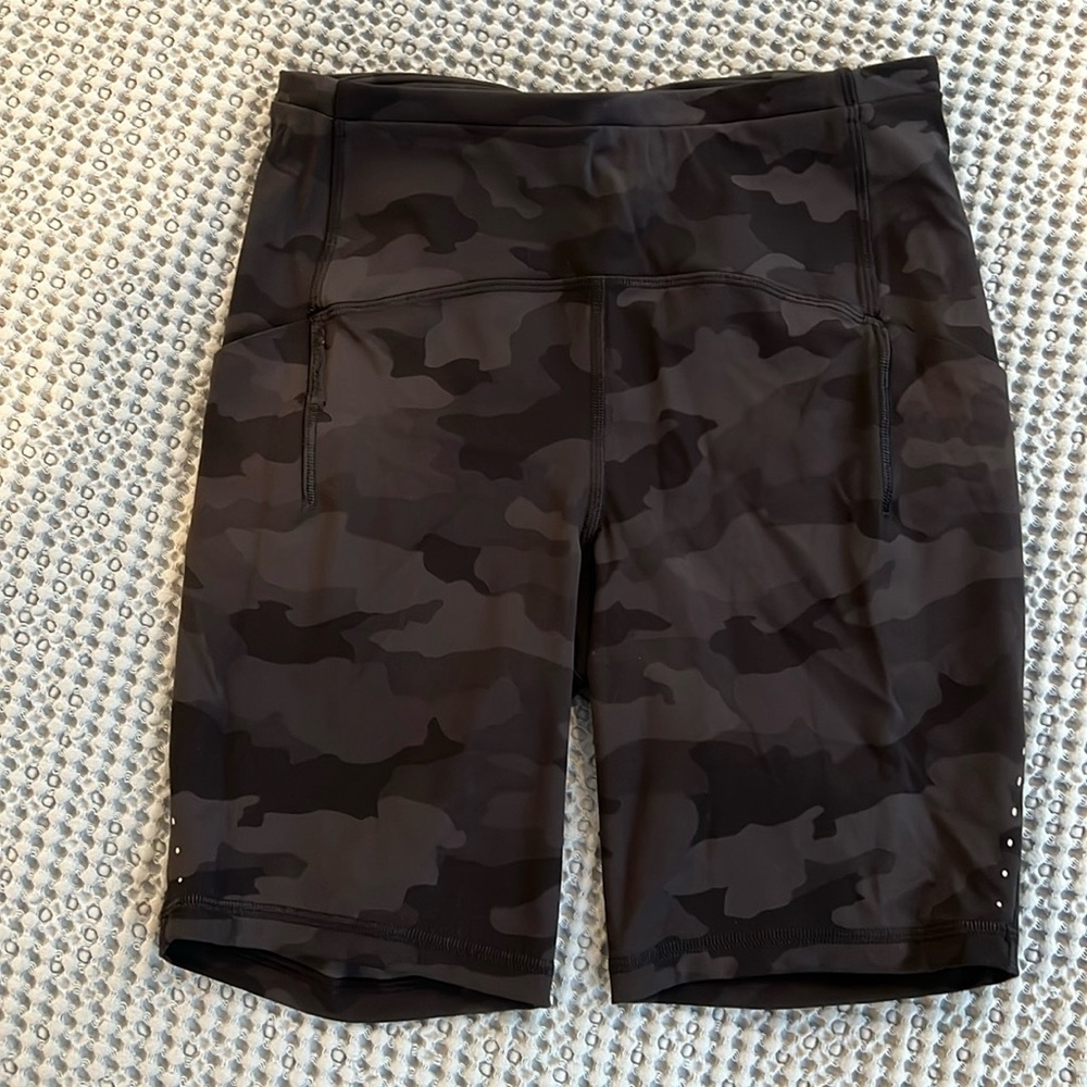 Swift Speed High Rise Short 8” with pockets